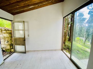 Cabaña Acogedora en el Bosque: Tu Refugio Ideal y Oportunidad de Inversión