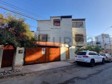 SE VENDE CASA EN PARQUE INGLÉS
