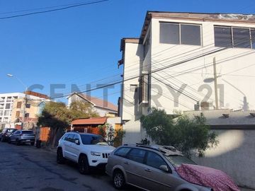 SE VENDE CASA EN PARQUE INGLÉS