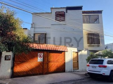 SE VENDE CASA EN PARQUE INGLÉS