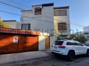 SE VENDE CASA EN PARQUE INGLÉS