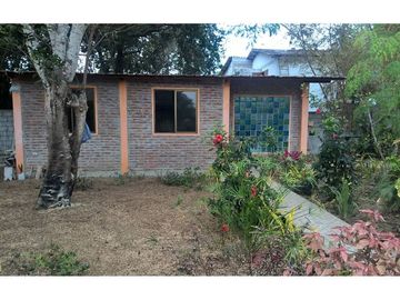 Casa amoblada de venta  en Puerto Cayo