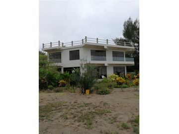 Casa amoblada de venta  en Puerto Cayo