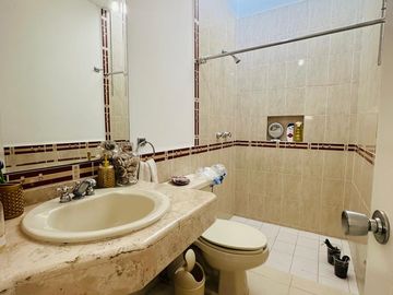 VENTA DE CASA EN RESIDENCIAL DEL PARQUE