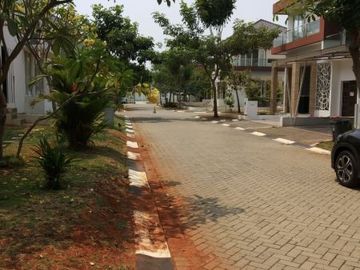Rumah Eksklusive di Kawasan Kebayoran Bintaro - 2100