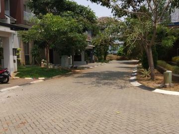 Rumah Eksklusive di Kawasan Kebayoran Bintaro - 2100