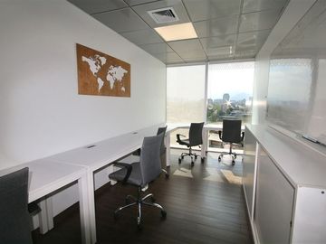 Oficina con Mobiliario y arriendo vigente para Inversionista