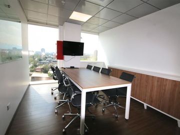 Oficina con Mobiliario y arriendo vigente para Inversionista
