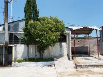 SE RENTA LOCAL COMERCIAL DE 700 M2 UBICADO EN SANTIAGO CUAUTLALPAN.