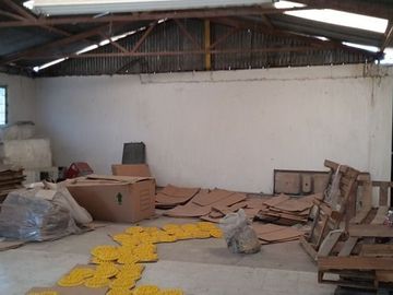SE RENTA LOCAL COMERCIAL DE 700 M2 UBICADO EN SANTIAGO CUAUTLALPAN.