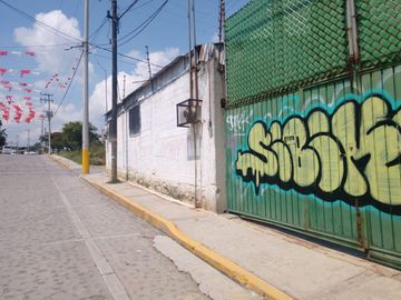 SE RENTA LOCAL COMERCIAL DE 700 M2 UBICADO EN SANTIAGO CUAUTLALPAN.