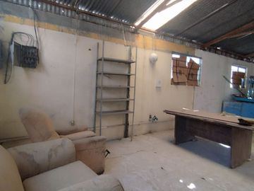 SE RENTA LOCAL COMERCIAL DE 700 M2 UBICADO EN SANTIAGO CUAUTLALPAN.