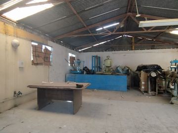 SE RENTA LOCAL COMERCIAL DE 700 M2 UBICADO EN SANTIAGO CUAUTLALPAN.