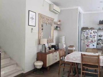 Rumah Layout Bagus 2 Lantai Semi Furnished Dekat Mrt Lebak Bulus