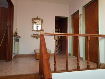 CASA LOTE PROPIO,  4 AMBIENTES, CON GARAGE PARA 3 AUTOS Y TERRAZA
