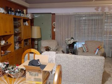 CASA LOTE PROPIO,  4 AMBIENTES, CON GARAGE PARA 3 AUTOS Y TERRAZA
