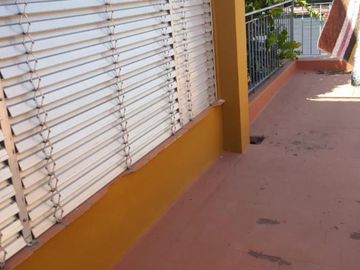 CASA LOTE PROPIO,  4 AMBIENTES, CON GARAGE PARA 3 AUTOS Y TERRAZA