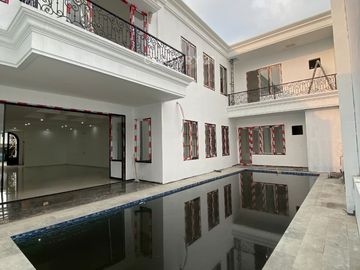 Rumah Mewah Ada Swimming Pool Di Sektor 9 Bintaro Lr 17378