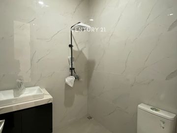 Rumah Mewah Ada Swimming Pool Di Sektor 9 Bintaro Lr 17378