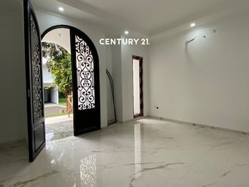 Rumah Mewah Ada Swimming Pool Di Sektor 9 Bintaro Lr 17378