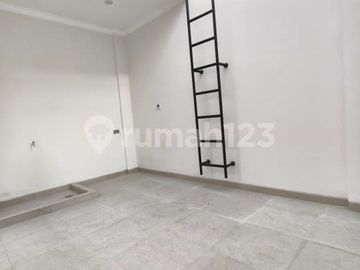 Rumah Baru Permata Regency, Depan Bukan Tetangga Lain