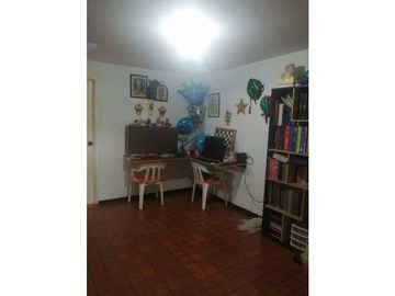 VENTA CASA UNIFAMILIAR LIMONAR-SUR
