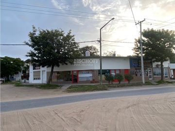 VENTA EN BLOCK DE 3 LOCALES COMERCIALES + DEPTO. 2 AMB + CASA