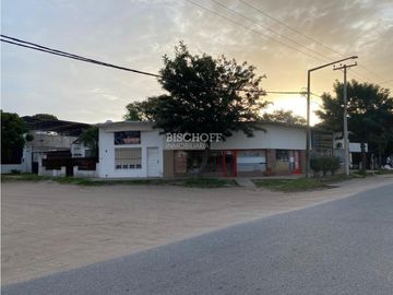 VENTA EN BLOCK DE 3 LOCALES COMERCIALES + DEPTO. 2 AMB + CASA