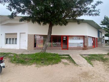 VENTA EN BLOCK DE 3 LOCALES COMERCIALES + DEPTO. 2 AMB + CASA