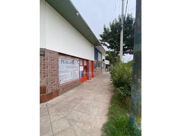VENTA EN BLOCK DE 3 LOCALES COMERCIALES + DEPTO. 2 AMB + CASA