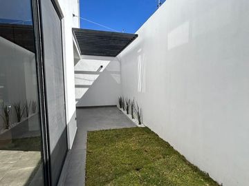 CASA NUEVA EN VENTA EN COTO ST. ANGELO AL NORTE DE AGS.