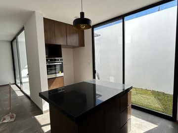 CASA NUEVA EN VENTA EN COTO ST. ANGELO AL NORTE DE AGS.