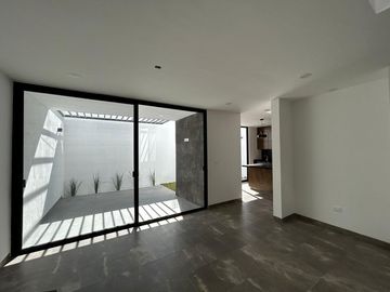 CASA NUEVA EN VENTA EN COTO ST. ANGELO AL NORTE DE AGS.