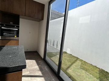CASA NUEVA EN VENTA EN COTO ST. ANGELO AL NORTE DE AGS.