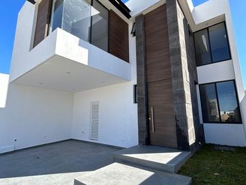 CASA NUEVA EN VENTA EN COTO ST. ANGELO AL NORTE DE AGS.