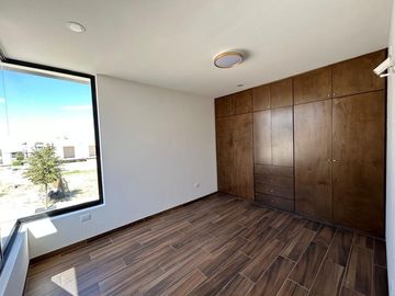 CASA NUEVA EN VENTA EN COTO ST. ANGELO AL NORTE DE AGS.