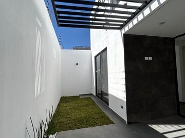 CASA NUEVA EN VENTA EN COTO ST. ANGELO AL NORTE DE AGS.