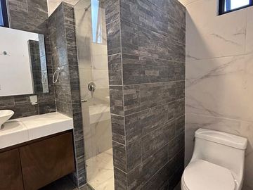 CASA NUEVA EN VENTA EN COTO ST. ANGELO AL NORTE DE AGS.