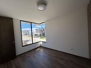 CASA NUEVA EN VENTA EN COTO ST. ANGELO AL NORTE DE AGS.