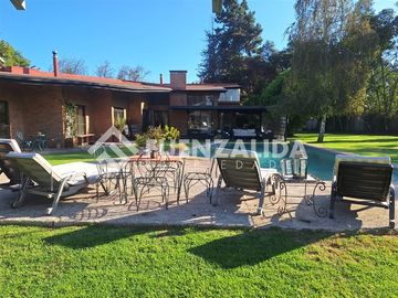 Casa en venta de 5 dorm. 4 baños Talagante Colegio Trebulco