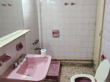 EXCELENTE CHALET DE 5 AMBIENTES .