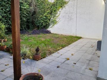 EXCELENTE CHALET DE 5 AMBIENTES .