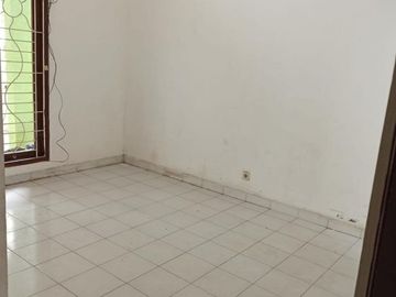 Rumah second di lokasi premium sawangan depok 500 jt nego