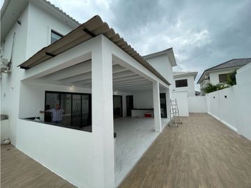 Vía a la Costa km 14 Urb. Punta Esmeralda se vende casa