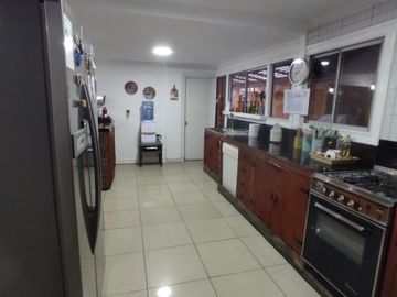 Hermosa Casa Amplia 4d, 3 baños Av. Argentina, Maipú