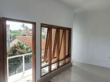 JUAL BU! RUMAH PINGGIR JALAN DEKAT UBERTOS