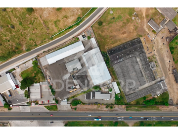 Venta de Terreno con edificaciones - Plaza Comercial -  Vía a Montecristi - Manta