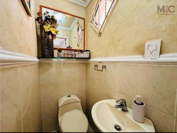 Venta de hermosa casa de tres niveles en el barrio Villa Santos de Barranquilla
