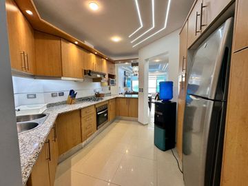 VENDO HERMOSO DEPARTAMENTO FULL AMOBLADO EN TONSUPA EXCELENTE VISTA