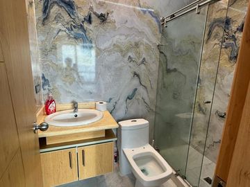 VENDO HERMOSO DEPARTAMENTO FULL AMOBLADO EN TONSUPA EXCELENTE VISTA